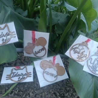 Bolas de navidad cortadas a laser